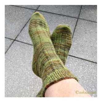 Mixed green textured socks